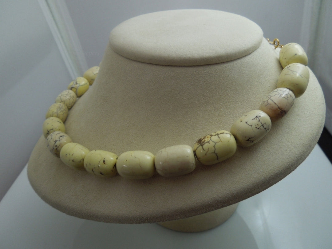 q017 Beautiful Beige Beads Gold Plated Necklace for Women