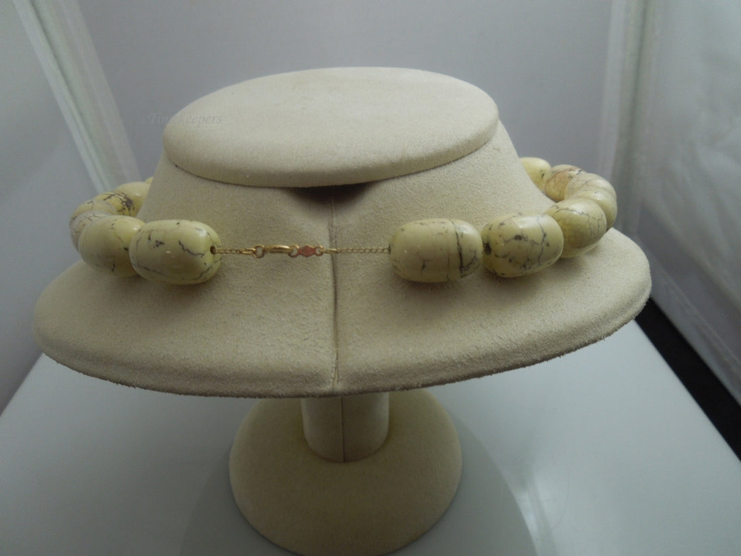 q017 Beautiful Beige Beads Gold Plated Necklace for Women