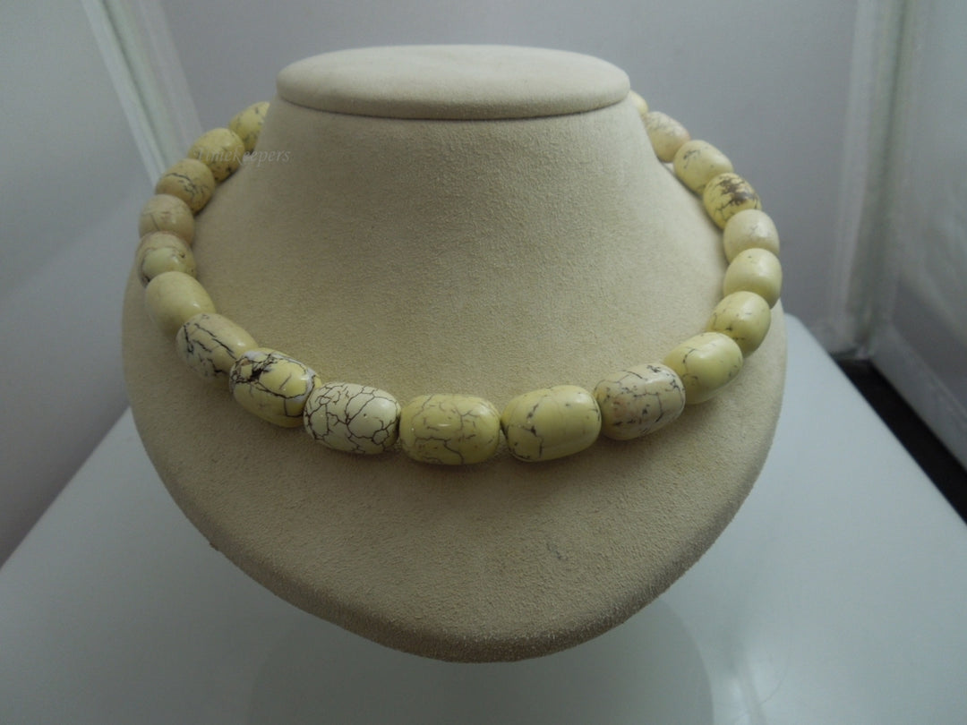 q017 Beautiful Beige Beads Gold Plated Necklace for Women