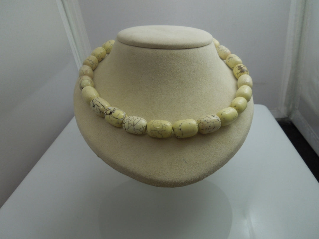 q017 Beautiful Beige Beads Gold Plated Necklace for Women