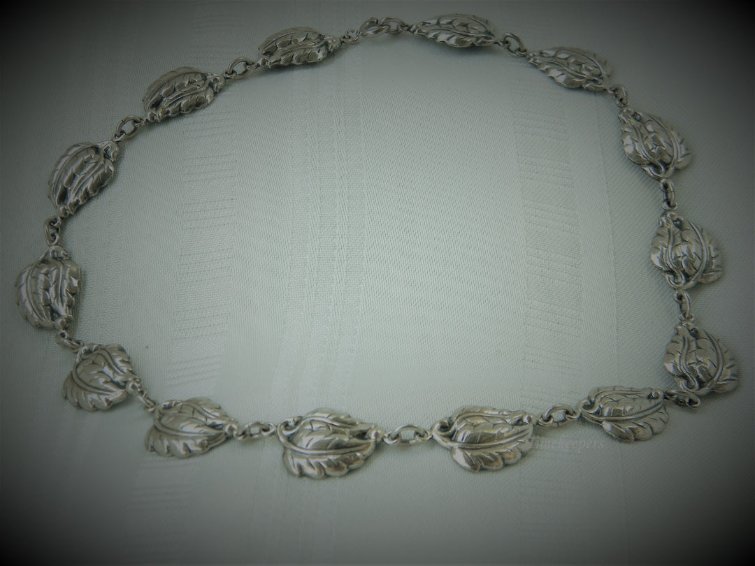 j404 Vintage Elegant Leaf Danecraft Necklace 16"