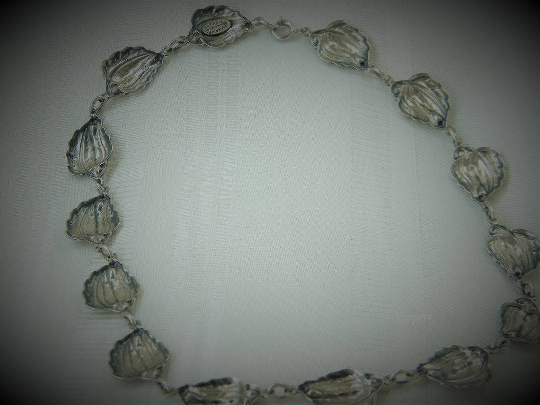 j404 Vintage Elegant Leaf Danecraft Necklace 16"