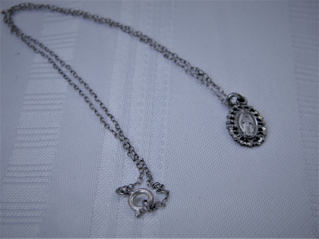 j406 Vintage Catholic Miraculous Medal in Sterling Silver Pendant Necklace
