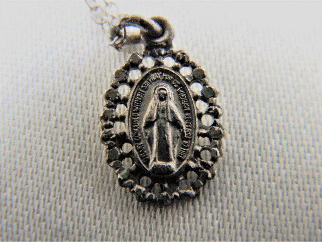 j406 Vintage Catholic Miraculous Medal in Sterling Silver Pendant Necklace