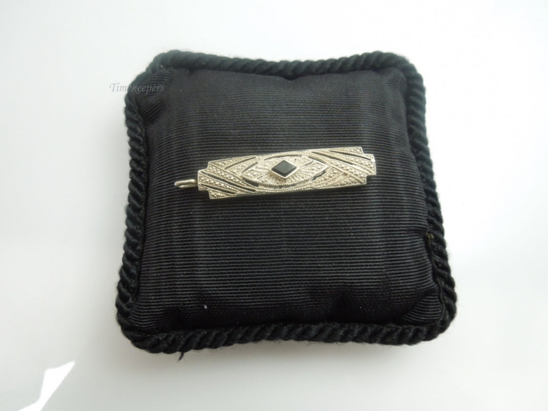 q022 A Lovely Sterling Silver Rectangle Pendant/Locket