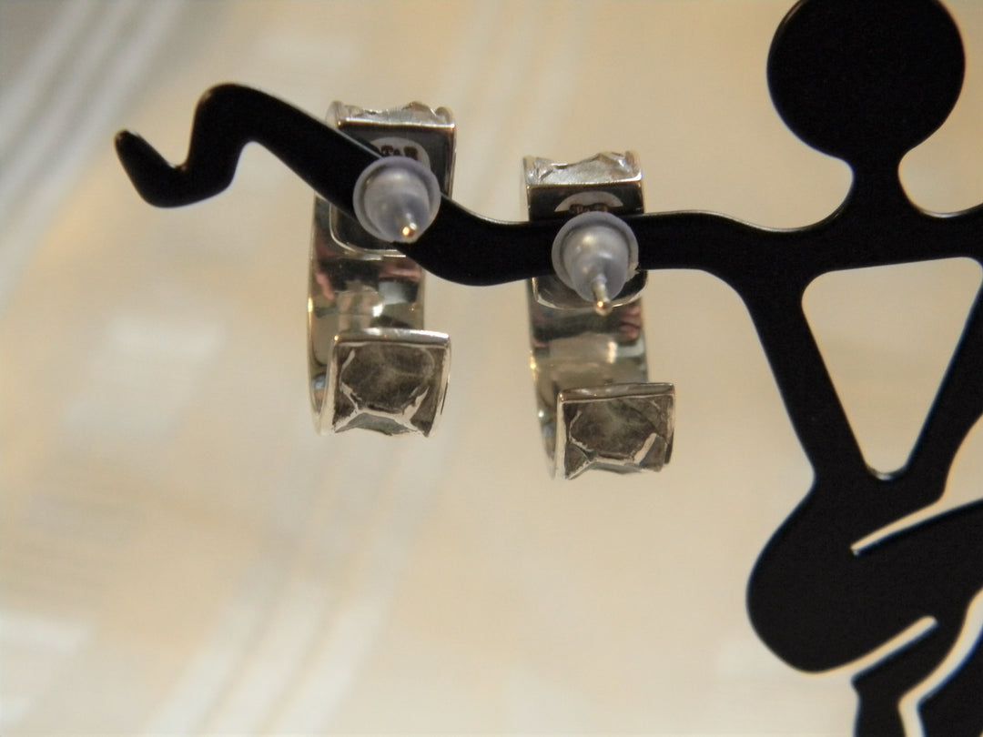 h470 Nice Sterling Silver Stud Hoop Pierced Earrings Geometric design