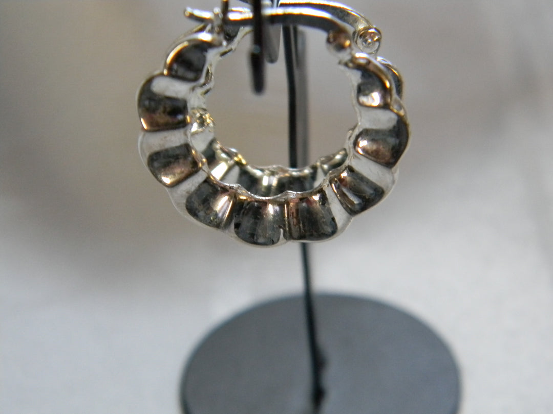 h474 Nice Sterling Silver Hoop Pierced Earrings Geometric design