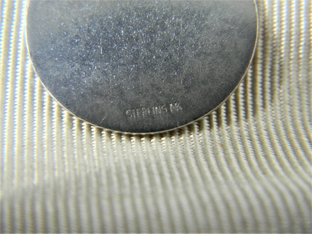 j413 Pretty Vintage Sterling Silver Engraved Round Charm/ Pendant