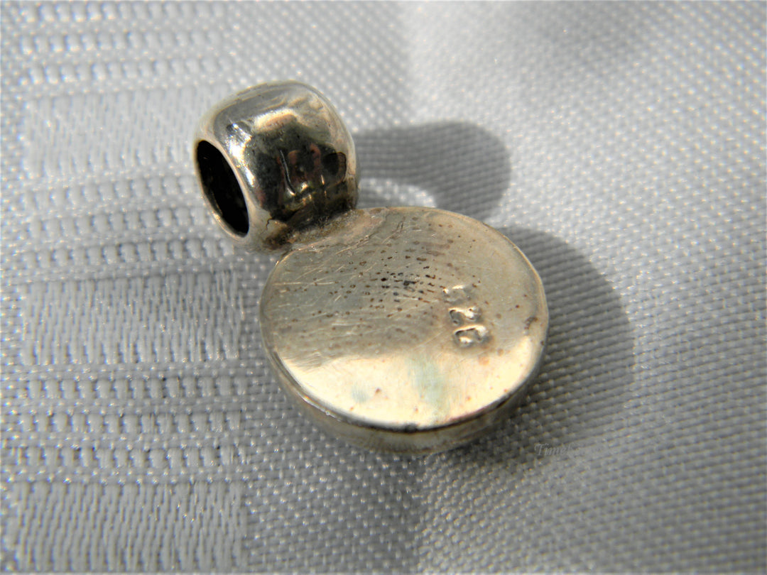 j419 Beautiful Round Black Stone Pendant in Sterling Silver