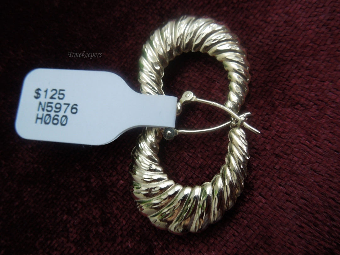 q039 Ladies 14k Yellow Gold Unique Hoop Earrings