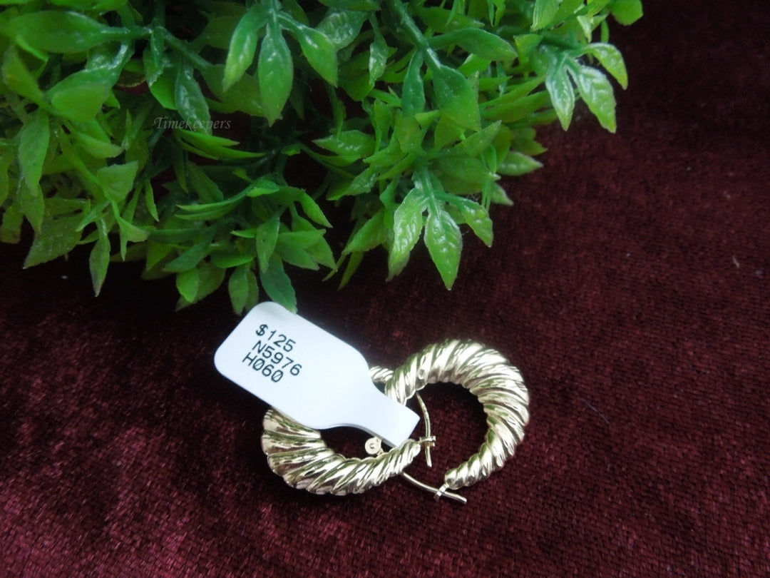 q039 Ladies 14k Yellow Gold Unique Hoop Earrings