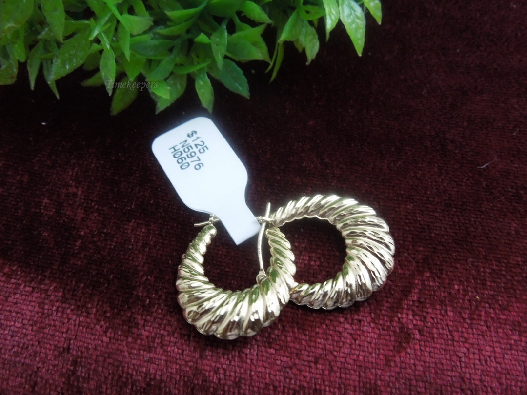 q039 Ladies 14k Yellow Gold Unique Hoop Earrings