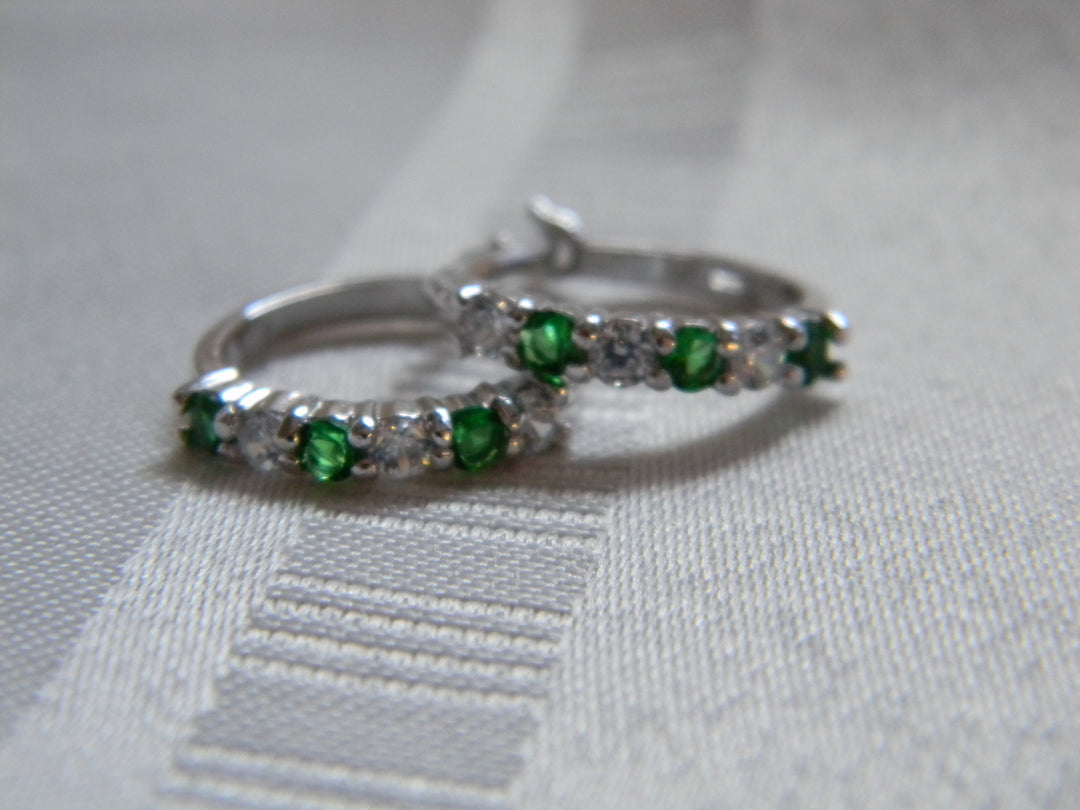 h486 Beautiful CZ Sterling Silver Hoop Pierced Earrings with Lever Closures