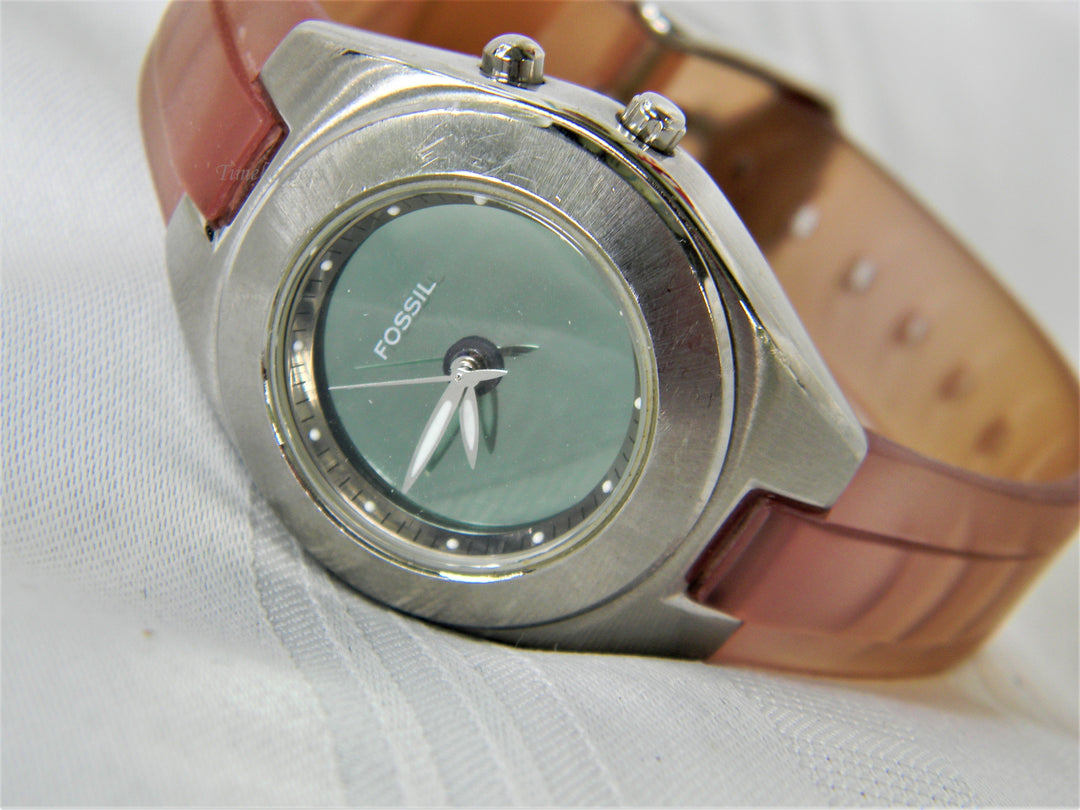 j428 Nice Women's Fossil Watch in Silver Tone and Silicone Band