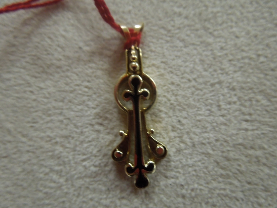 q051 Elegant 14k Yellow Gold Enamel Pendant/Locket/Charm