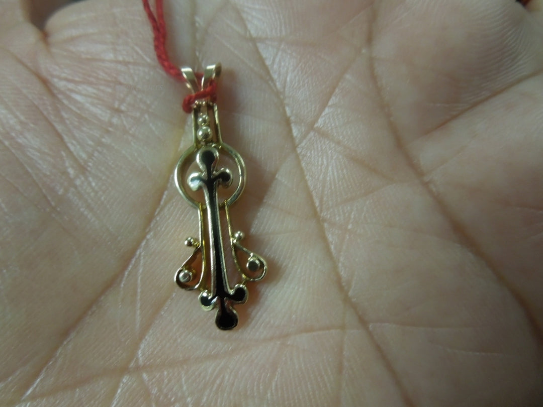 q051 Elegant 14k Yellow Gold Enamel Pendant/Locket/Charm