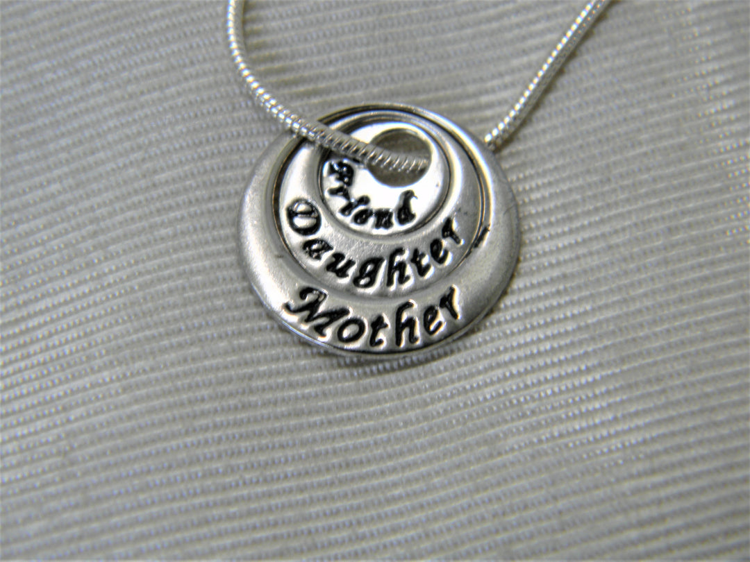 j452 Beautiful Sterling Silver Necklace with (3) Circle Pendant-Mother-Daughter