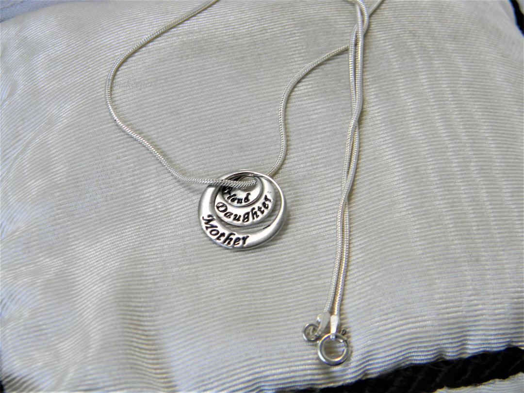 j452 Beautiful Sterling Silver Necklace with (3) Circle Pendant-Mother-Daughter