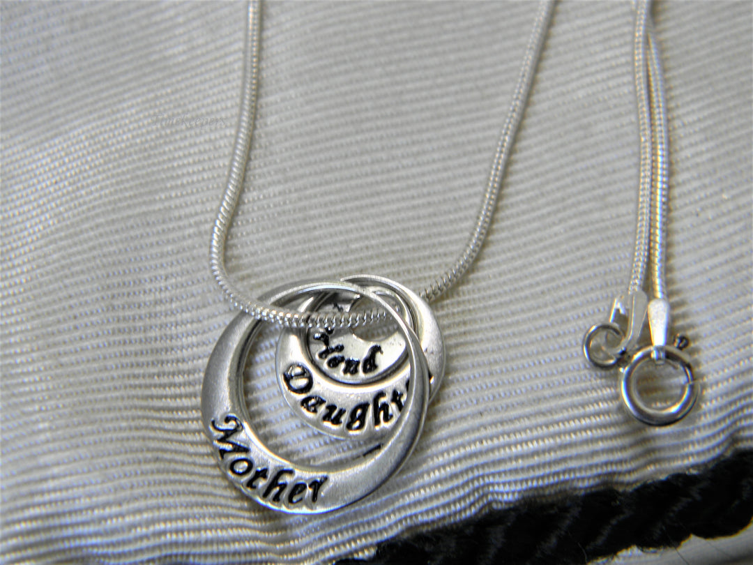 j452 Beautiful Sterling Silver Necklace with (3) Circle Pendant-Mother-Daughter