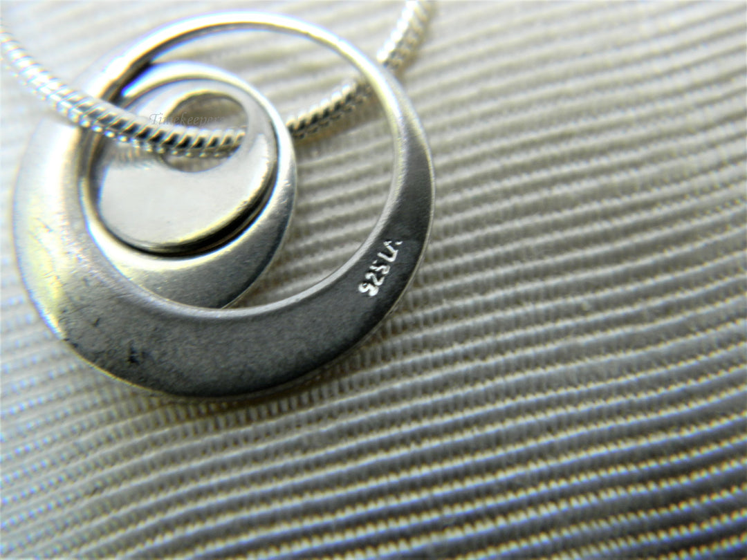 j452 Beautiful Sterling Silver Necklace with (3) Circle Pendant-Mother-Daughter