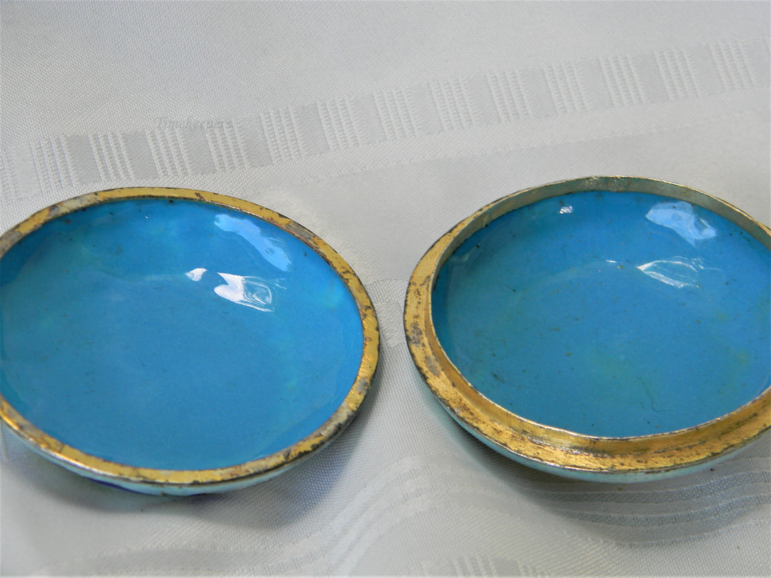 j449 Beautiful Vintage Cloisonne Trinket Box in Blues with Blue Enamel Interior