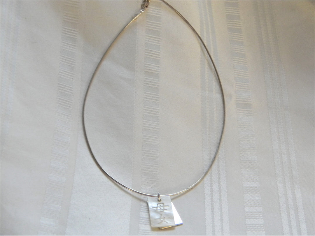 h515 Stunning Vintage Sterling Silver MOP Mother Daughter Pendant with Chain