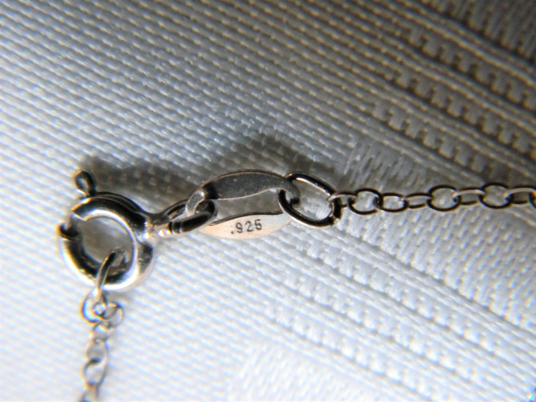 h516 Stunning Vintage Sterling Silver Diamond Shape Pendant with Rolo Chain