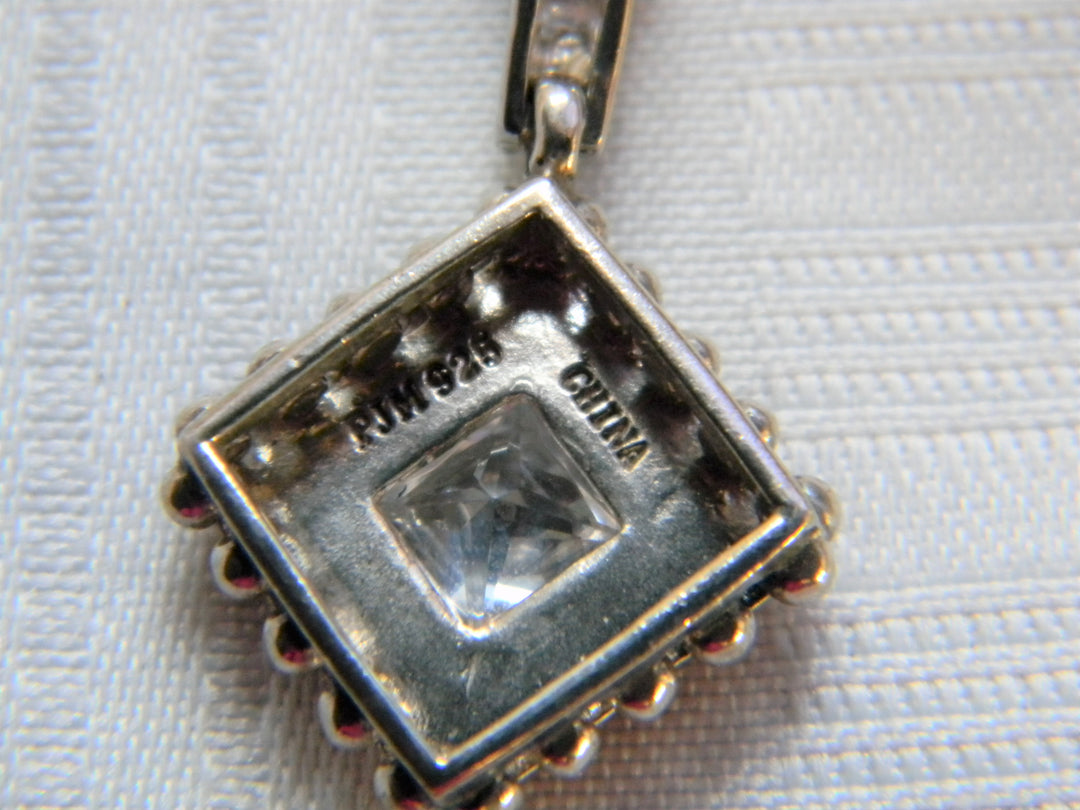 h516 Stunning Vintage Sterling Silver Diamond Shape Pendant with Rolo Chain