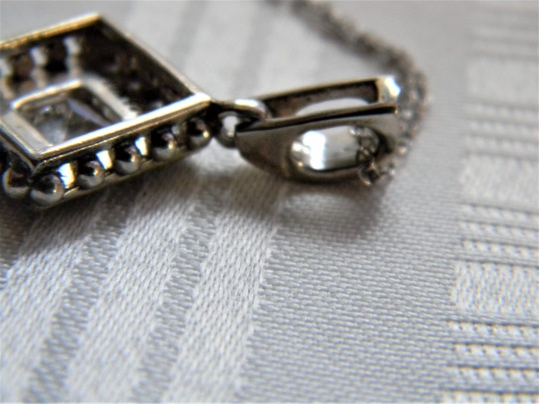 h516 Stunning Vintage Sterling Silver Diamond Shape Pendant with Rolo Chain