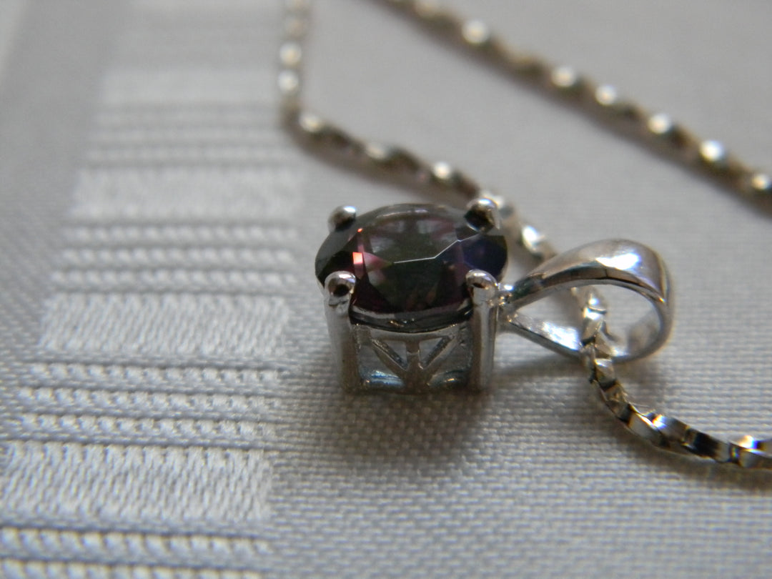 h517 Sparkling Vintage Sterling Silver Mystic Topaz Pendant with Chain