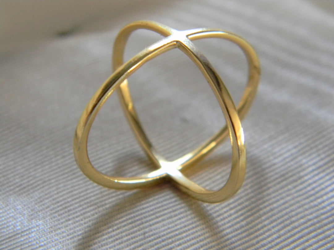 h526 Pretty Sterling Silver X Ring with Gold Wash
