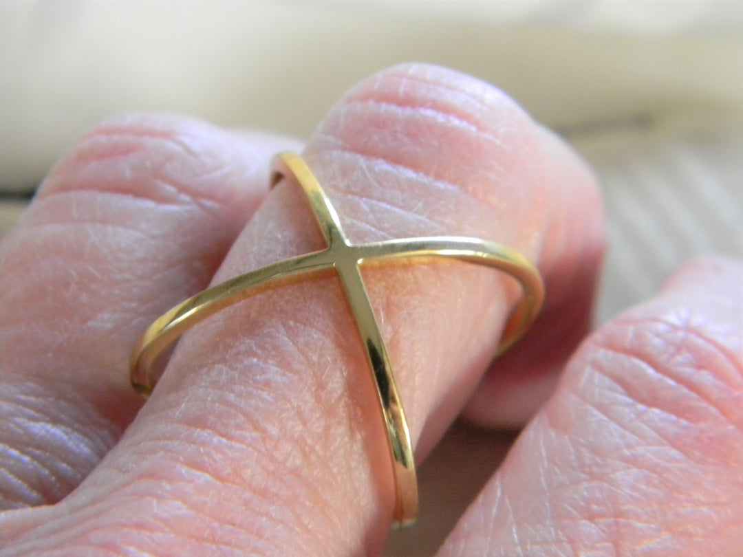 h526 Pretty Sterling Silver X Ring with Gold Wash