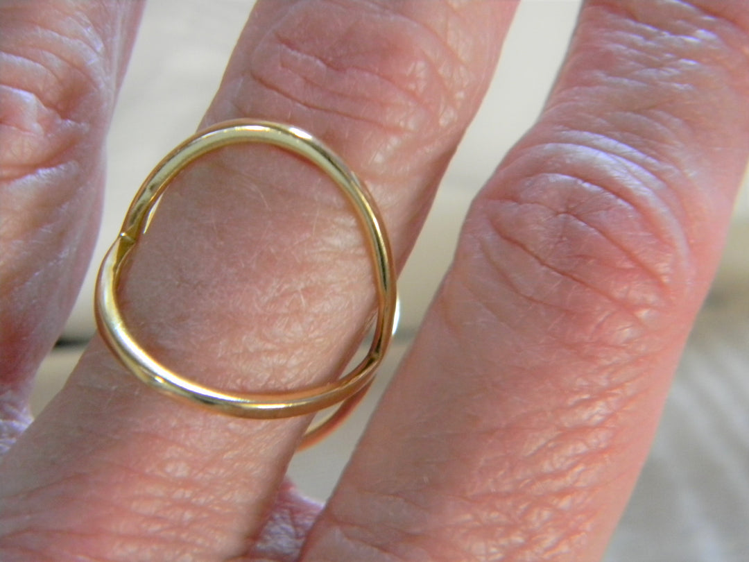 h526 Pretty Sterling Silver X Ring with Gold Wash