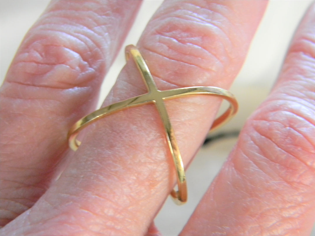 h526 Pretty Sterling Silver X Ring with Gold Wash
