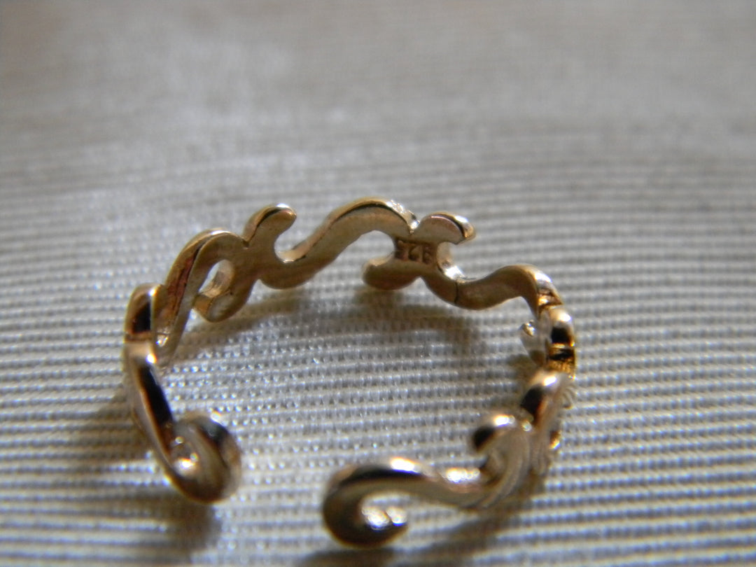 h528 Lovely Pair of Sterling Silver Toe Rings with Gold Wash (adjustable)