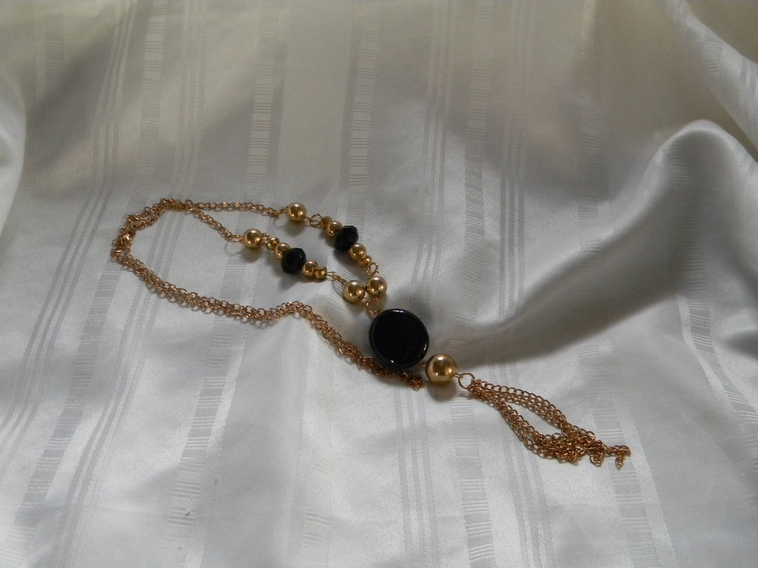 h532 Pretty Retro Long Chain Black and Gold Beaded Gold Tone Necklace