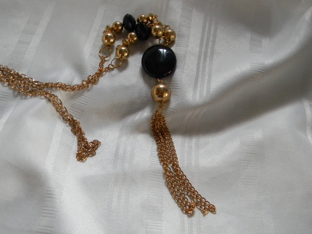 h532 Pretty Retro Long Chain Black and Gold Beaded Gold Tone Necklace
