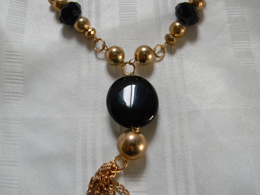 h532 Pretty Retro Long Chain Black and Gold Beaded Gold Tone Necklace