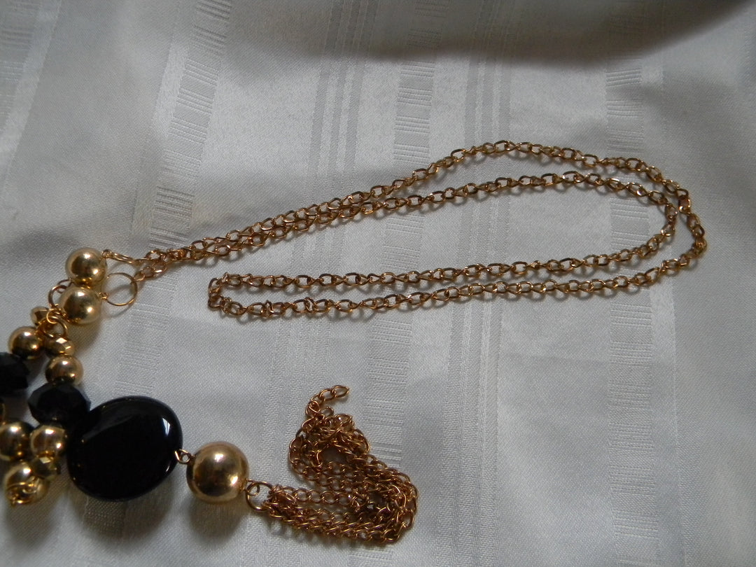 h532 Pretty Retro Long Chain Black and Gold Beaded Gold Tone Necklace