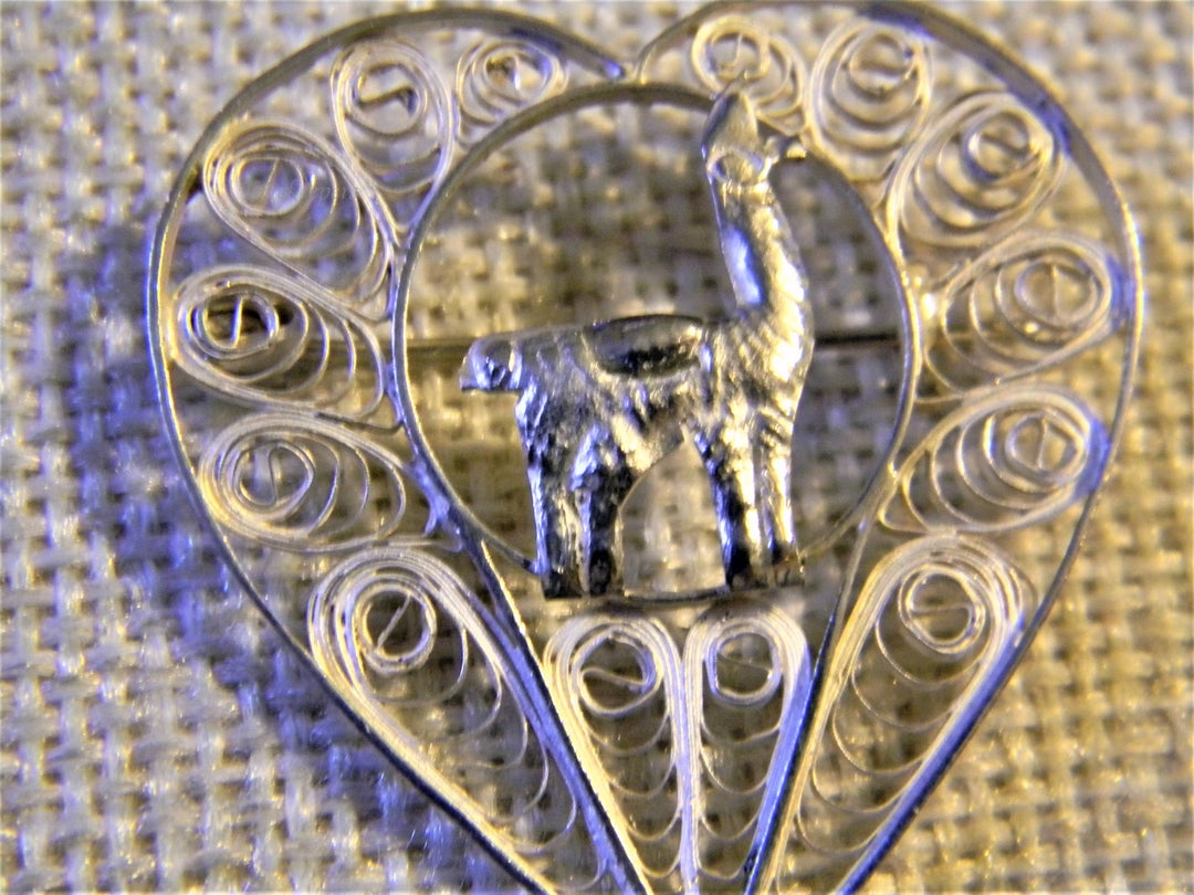 j484 Beautiful Unique Vintage 925 Silver Filigree Heart Brooch With Llama