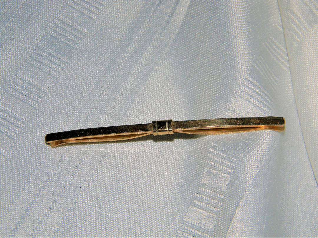 j504 Great Vintage Krementz Collar Stay in Gold Tone