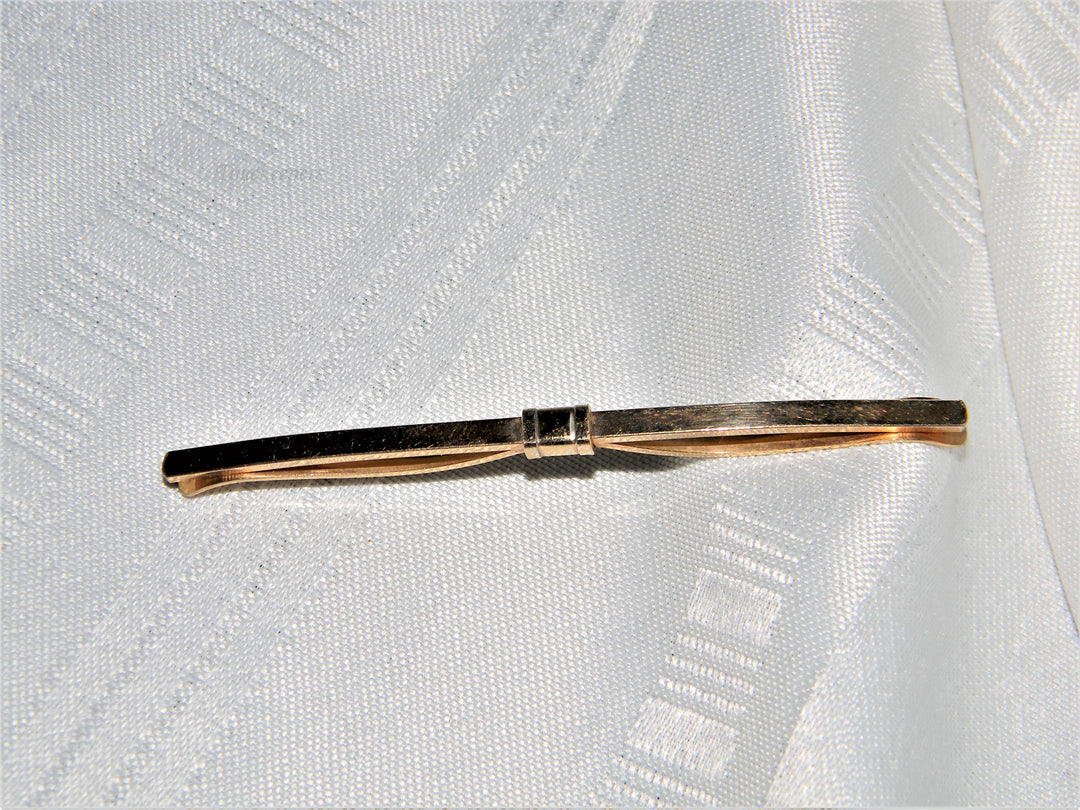 j504 Great Vintage Krementz Collar Stay in Gold Tone