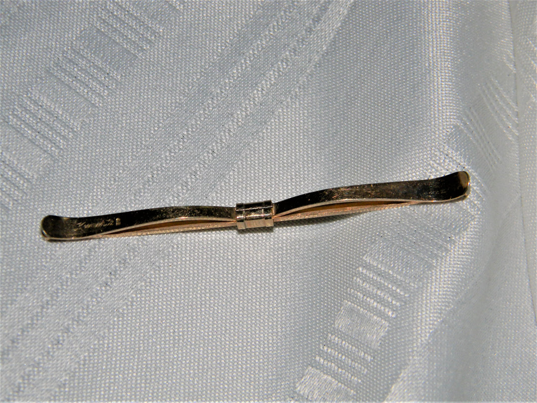 j504 Great Vintage Krementz Collar Stay in Gold Tone