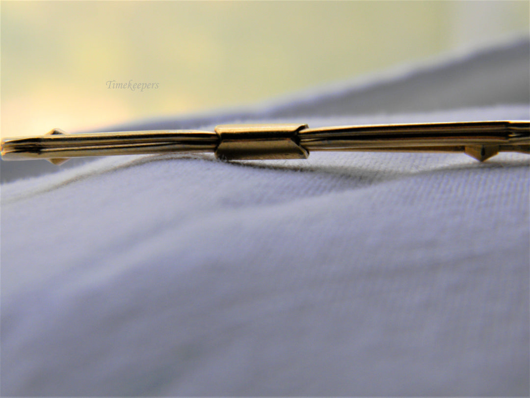 j503 Great Vintage Ball Grip Collar Stay in Gold Tone