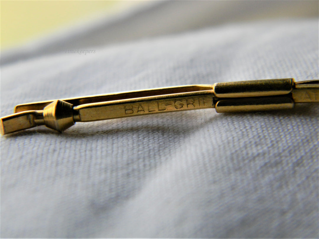 j503 Great Vintage Ball Grip Collar Stay in Gold Tone