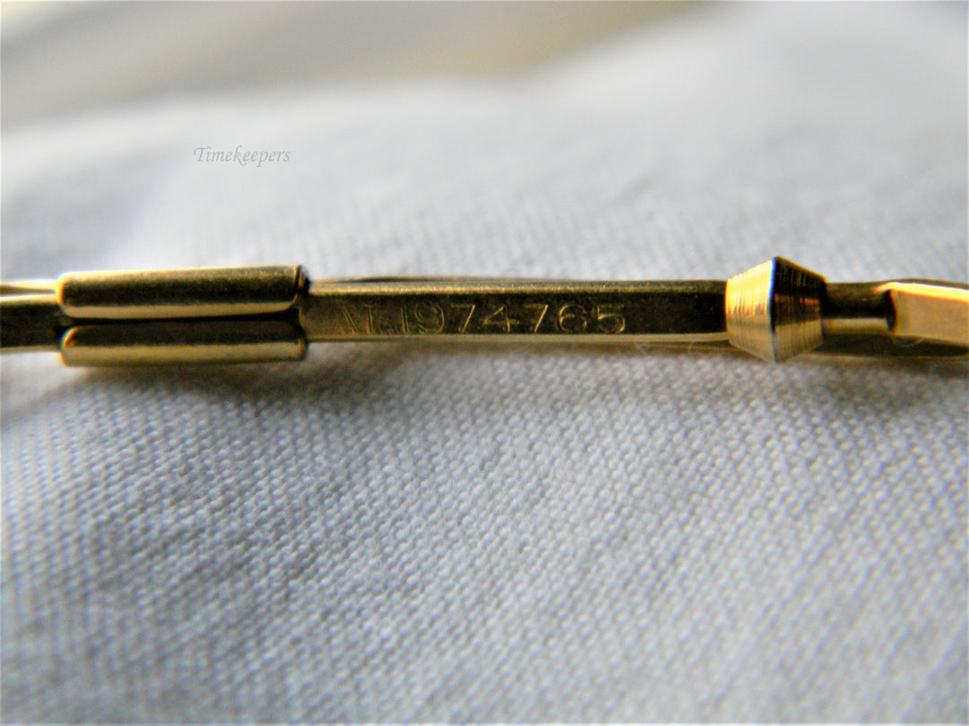 j503 Great Vintage Ball Grip Collar Stay in Gold Tone