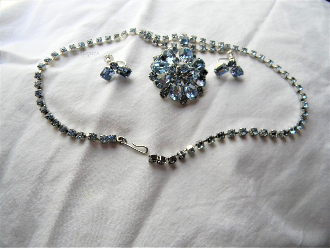 j515 Gorgeous Vintage Jewelry Set in Light Blue Stones and Silver Tone
