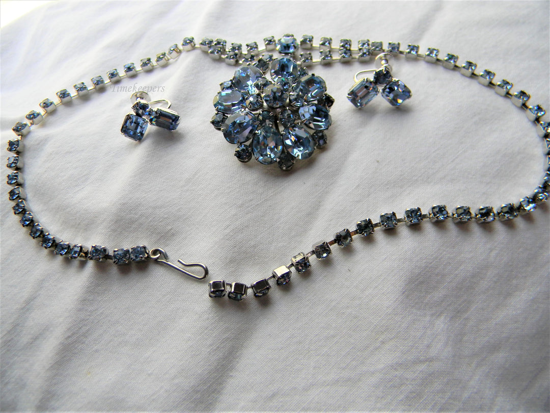 j515 Gorgeous Vintage Jewelry Set in Light Blue Stones and Silver Tone
