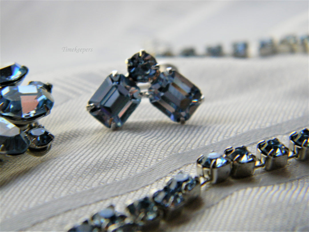 j515 Gorgeous Vintage Jewelry Set in Light Blue Stones and Silver Tone