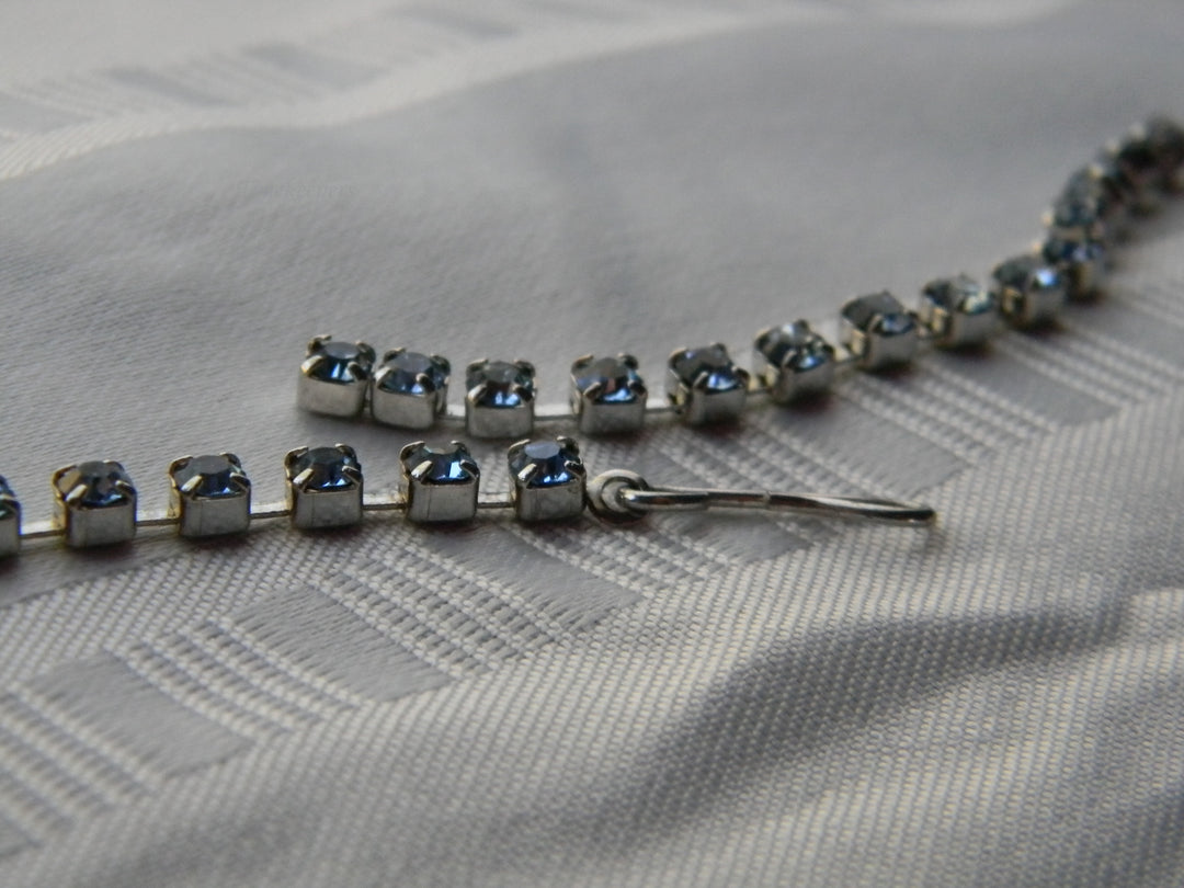j515 Gorgeous Vintage Jewelry Set in Light Blue Stones and Silver Tone